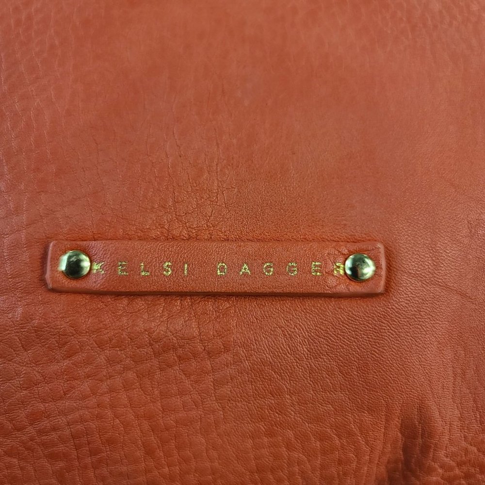 ‼️ NAME YOUR PRICE /// DONATING THU 5/11 ‼️ Vegan Leather Kelsi Dagger Bag - Picture 5 of 10